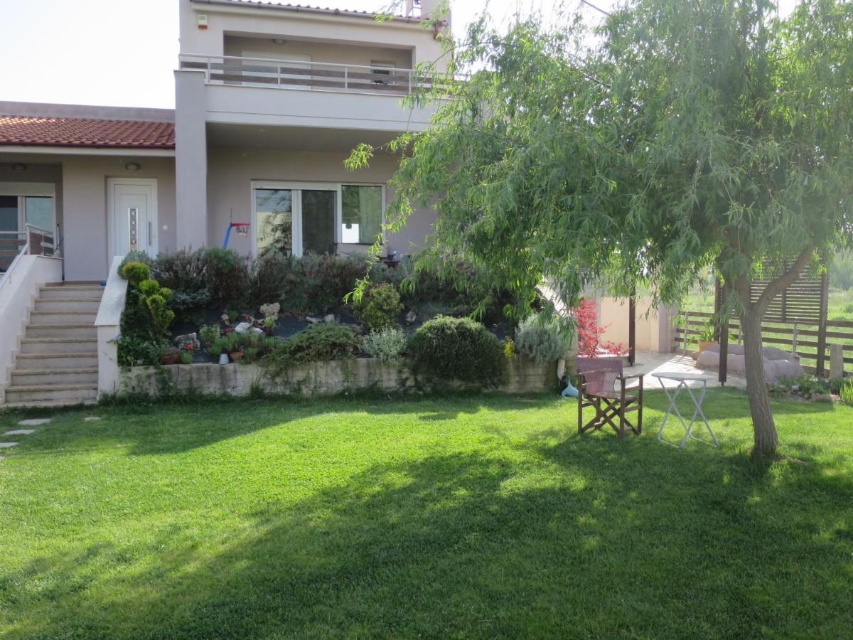 Guesthouse With Garden Komotiní Ngoại thất bức ảnh
