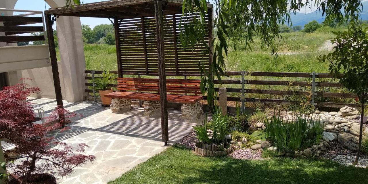 Guesthouse With Garden Komotiní Ngoại thất bức ảnh