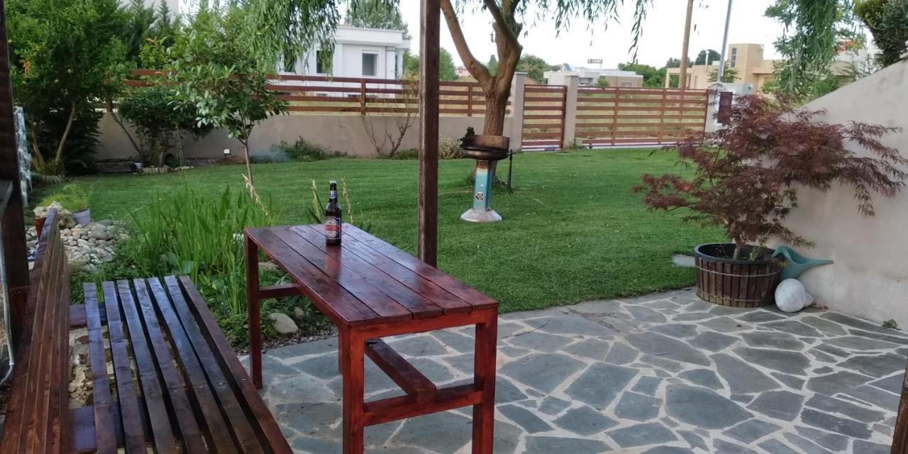 Guesthouse With Garden Komotiní Ngoại thất bức ảnh