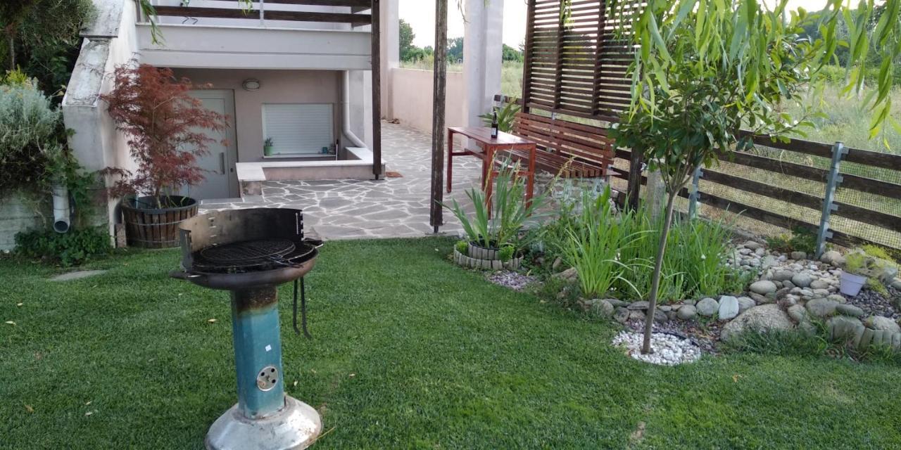 Guesthouse With Garden Komotiní Ngoại thất bức ảnh